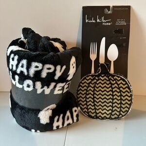 NWT Nicole Miller Pumpkin Halloween 4 Pc Utensil Holders and Soft Throw Combo.